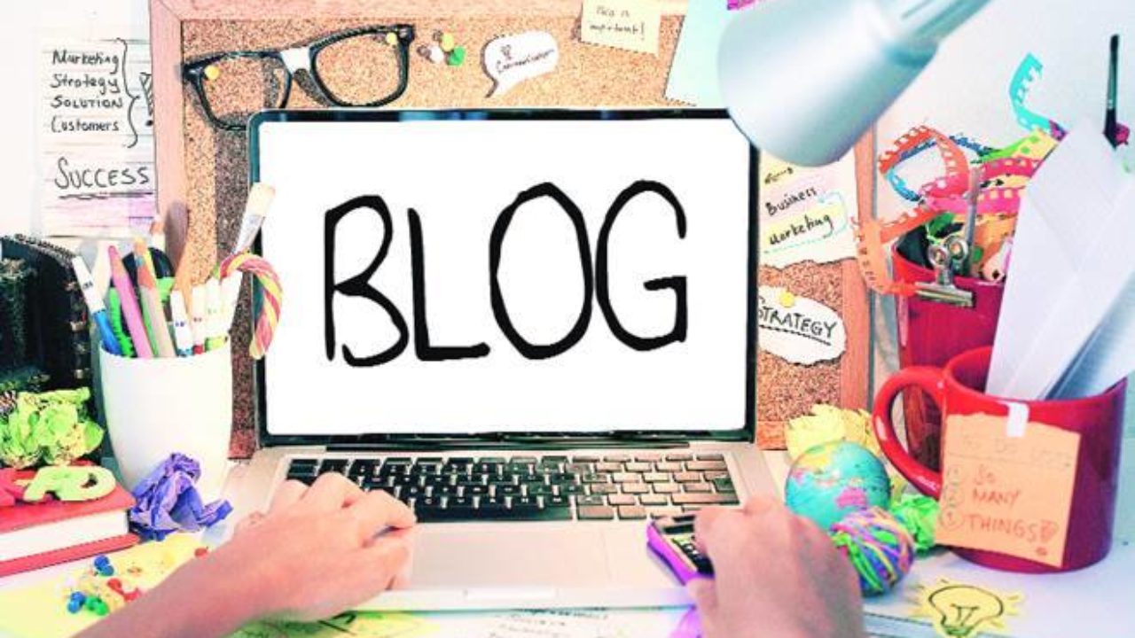 ब्लॉगिंग हा एक घरबसल्या पैसे कमवण्याचा हमखास मार्ग How To Start A Blog In Marathi