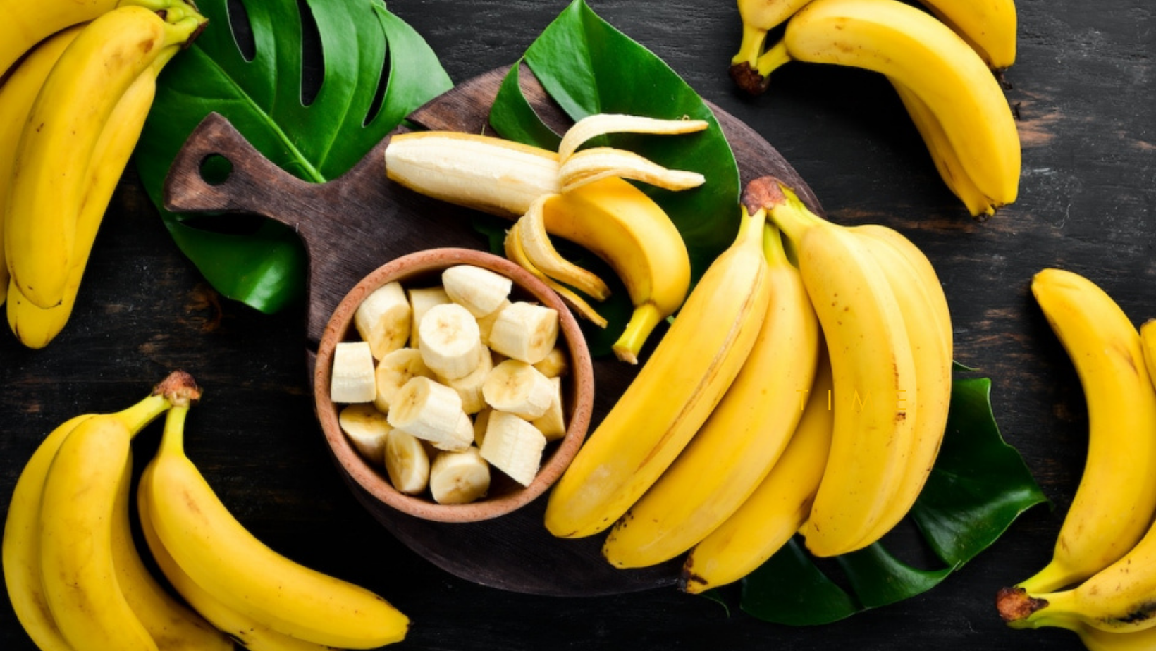 रिकाम्या पोटी केळी खाल्ल्याने होणारे फायदे आणि नुकसान